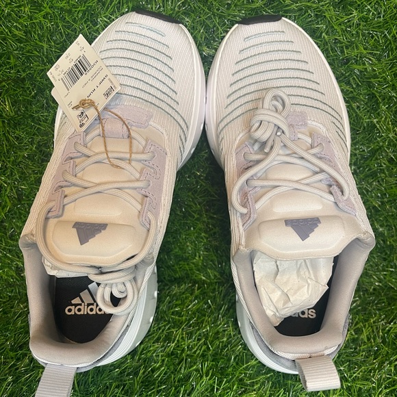 NIB Adidas Swift Run Women’s Shoes, US 6 / Dash Grey/Dash Grey/Magic Grey - Picture 4 of 9